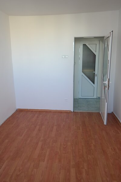Titan- Camil Ressu, langa metrou, stradal, bloc retras,liniste!